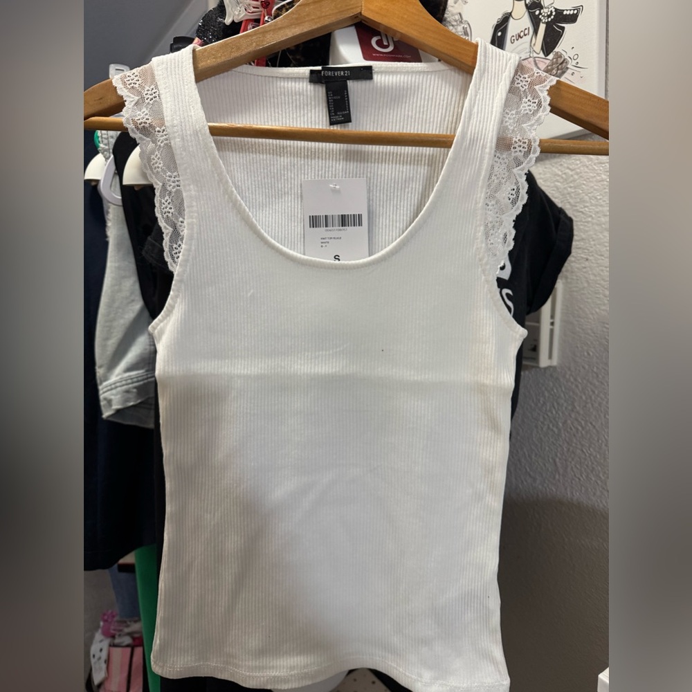 Forever 21 Ribbed Knit Top with lace sleeveless side. - NWT - Size S